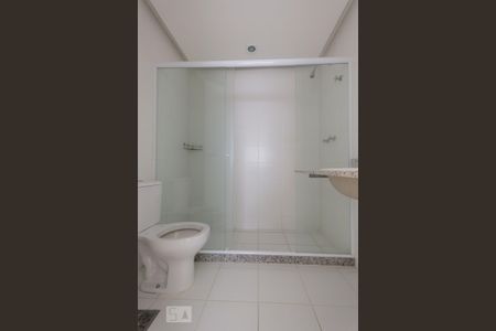 Casa de condomínio para alugar com 190m², 4 quartos e 2 vagas Casa de condomínio para alugar com 190m², 4 quartos e 2 vagasBanheiro Quarto 4 - Suíte (2º andar)