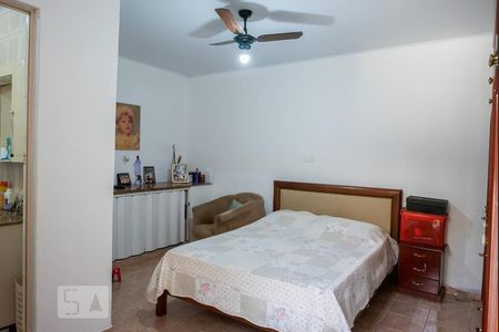 Casa à venda com 240m², 3 quartos e 1 vagaQuarto 3 - Fundos