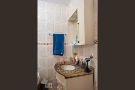 Casa à venda com 240m², 3 quartos e 1 vagaBanheiro 3 - Fundos