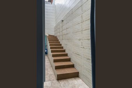 Casa à venda com 250m², 3 quartos e 5 vagasVista da Suíte 1 (acesso ao 2º andar)