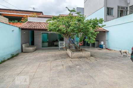 Casa à venda com 250m², 3 quartos e 5 vagasVaranda da frente