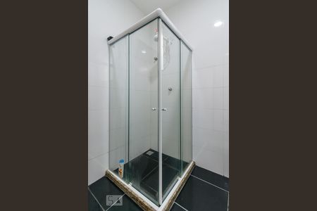 Casa à venda com 250m², 3 quartos e 5 vagasBanheiro Social - Box de vidro