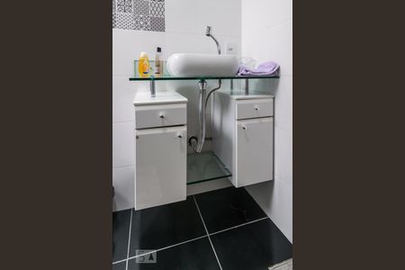 Casa à venda com 250m², 3 quartos e 5 vagasBanheiro Social - Armários