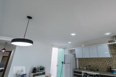 Sala  - Detalhe das luminárias de casa à venda com 3 quartos, 250m² em Vila da Penha, Rio de Janeiro