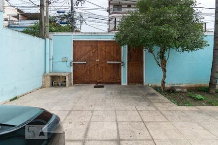 Casa à venda com 250m², 3 quartos e 5 vagasPortão da garagem e entrada
