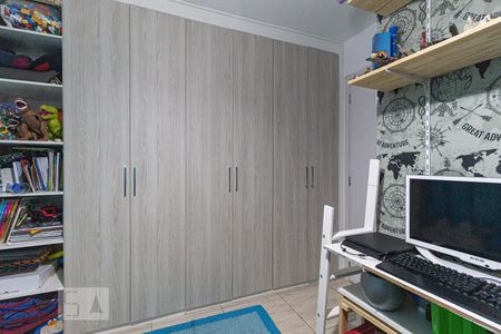 Quarto de apartamento à venda com 3 quartos, 70m² em Santo Antônio, Osasco