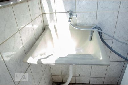 Casa à venda com 99m², 3 quartos e 1 vagaÁrea de serviço