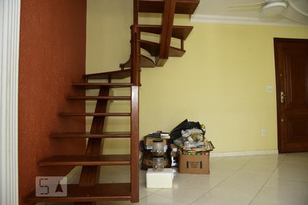 Escada de apartamento à venda com 3 quartos, 156m² em Freguesia de Jacarepaguá, Rio de Janeiro