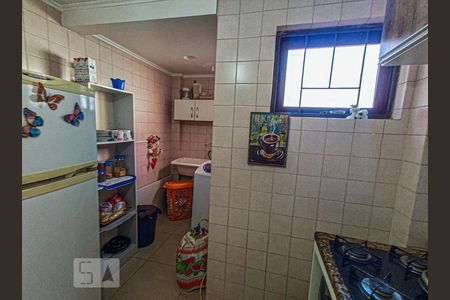 Cozinha e lavanderia de apartamento para alugar com 1 quarto, 64m² em Centro, São Leopoldo