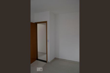 QUARTO 1 de apartamento para alugar com 2 quartos, 50m² em Vila Isolina Mazzei, São Paulo