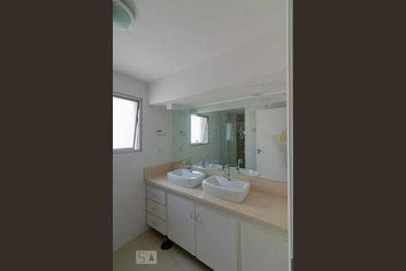 Apartamento à venda com 107m², 3 quartos e 1 vagaBanheiro Social