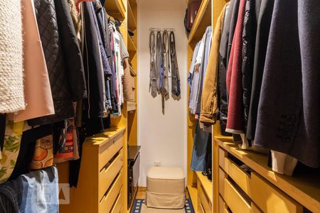 Apartamento para alugar com 128m², 3 quartos e 2 vagas Apartamento para alugar com 128m², 3 quartos e 2 vagasCloset Suite 2