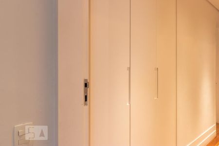 Apartamento para alugar com 128m², 3 quartos e 2 vagas Apartamento para alugar com 128m², 3 quartos e 2 vagasRoupeiro