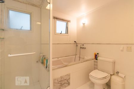 Apartamento para alugar com 128m², 3 quartos e 2 vagas Apartamento para alugar com 128m², 3 quartos e 2 vagasBanheiro Suite 2