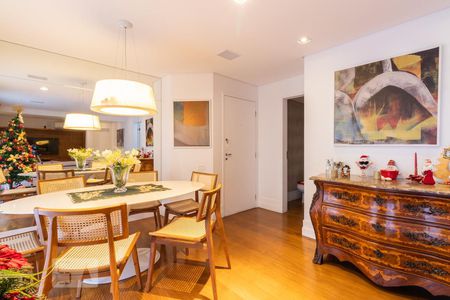 Apartamento para alugar com 128m², 3 quartos e 2 vagas Apartamento para alugar com 128m², 3 quartos e 2 vagasSala