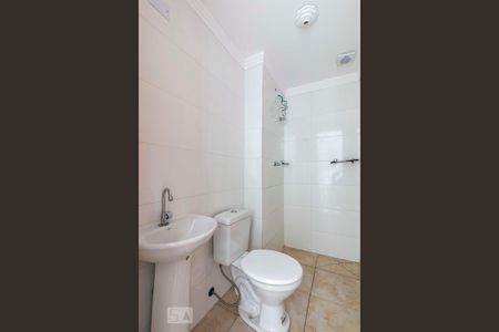 Banheiro de casa de condomínio para alugar com 2 quartos, 50m² em Itaquera, São Paulo