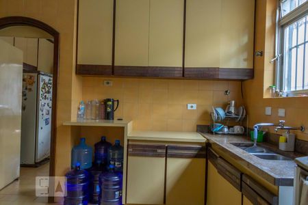 Casa à venda com 436m², 4 quartos e 4 vagasCozinha