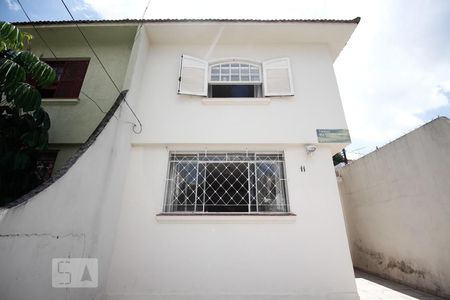 Casa à venda com 133m², 3 quartos e 1 vaga Casa à venda com 133m², 3 quartos e 1 vagaFachada
