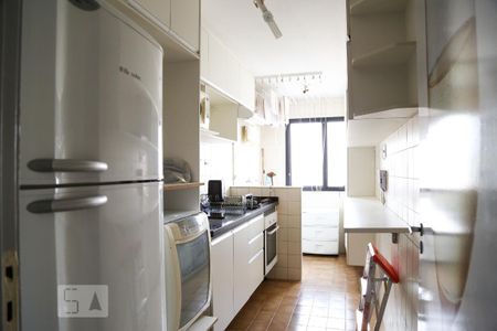 Cozinha de apartamento para alugar com 2 quartos, 60m² em Jardim Oriental, São Paulo