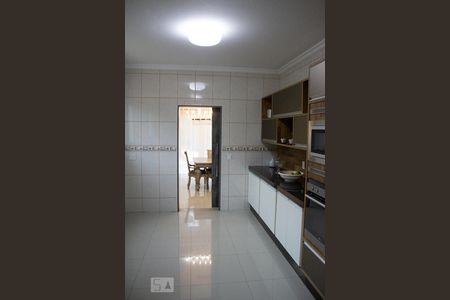 Casa de condomínio à venda com 402m², 4 quartos e 5 vagas