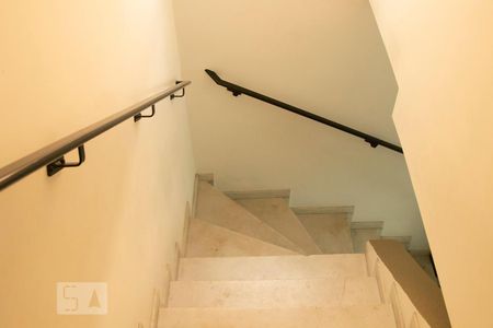 Casa à venda com 190m², 4 quartos e 2 vagasEscada 