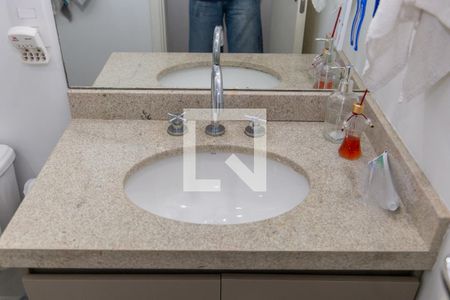 Apartamento à venda com 86m², 2 quartos e 2 vagasDetalhe banheiro