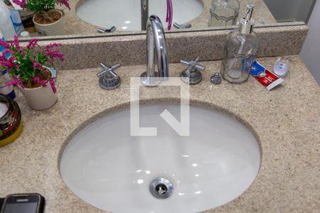 Apartamento à venda com 86m², 2 quartos e 2 vagasDetalhe banheiro