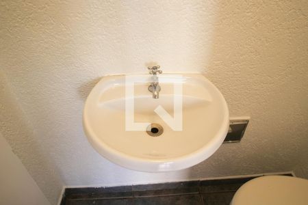Lavabo de apartamento para alugar com 2 quartos, 80m² em Itaim Bibi, São Paulo