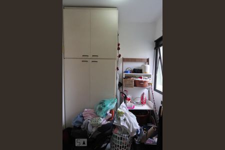 Apartamento à venda com 103m², 3 quartos e 2 vagas Apartamento à venda com 103m², 3 quartos e 2 vagasQuarto de Serviço