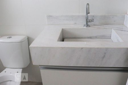 Banheiro de kitnet/studio para alugar com 1 quarto, 27m² em Jardim da Glória, São Paulo