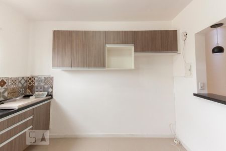 cozinha armarios de apartamento para alugar com 3 quartos, 77m² em Vila Iza, Campinas