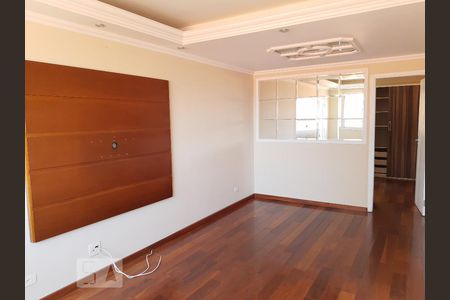 Apartamento para alugar com 65m², 3 quartos e 1 vagaVista da sala com acesso aos outros cômodos do imóvel 