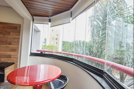 Apartamento para alugar com 79m², 2 quartos e 1 vagaVaranda