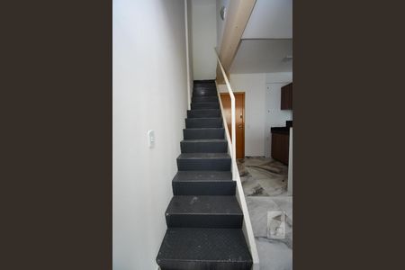 Escada de apartamento para alugar com 2 quartos, 80m² em Arquipélago de Abrolhos (águas Claras), Brasília