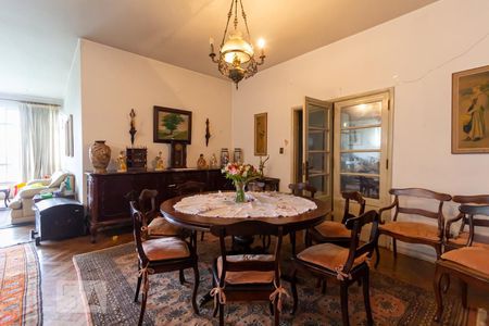 Casa à venda com 460m², 3 quartos e 7 vagasSala