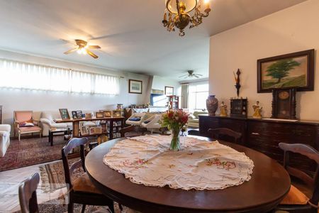 Casa à venda com 460m², 3 quartos e 7 vagasSala