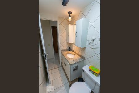 Banheiro de apartamento para alugar com 2 quartos, 62m² em Jardim Santa Emília, São Paulo