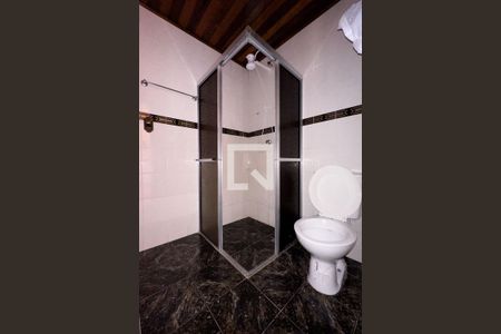 Banheiro de apartamento para alugar com 1 quarto, 42m² em Santa Tereza, Porto Alegre