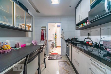 Casa à venda com 96m², 2 quartos e 2 vagasCozinha 