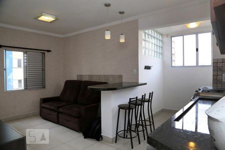 Sala/Cozinha de kitnet/studio para alugar com 1 quarto, 40m² em Chácara Agrindus, Taboão da Serra