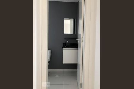 Banheiro de kitnet/studio para alugar com 1 quarto, 34m² em Vila Esperança, São Paulo