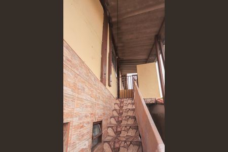 Casa para alugar com 48m², 2 quartos e sem vaga Casa para alugar com 48m², 2 quartos e sem vagaEscada de acesso