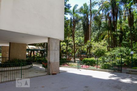 Apartamento para alugar com 100m², 3 quartos e 1 vaga Apartamento para alugar com 100m², 3 quartos e 1 vagaÁrea comum - Entrada do Prédio