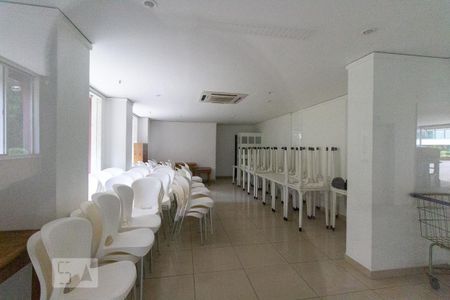 Apartamento para alugar com 88m², 2 quartos e 1 vaga Apartamento para alugar com 88m², 2 quartos e 1 vagaÁrea comum - Salão de festas 2