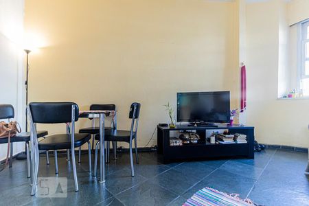 Sala - Mesa de apartamento para alugar com 1 quarto, 53m² em República, São Paulo