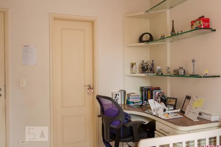 Apartamento à venda com 156m², 5 quartos e 3 vagasQuarto 2