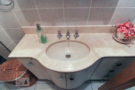 Apartamento à venda com 90m², 3 quartos e 1 vaga Apartamento à venda com 90m², 3 quartos e 1 vagaBanheiro