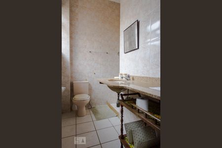 Casa à venda com 280m², 5 quartos e 4 vagasBanheiro da Suíte 5