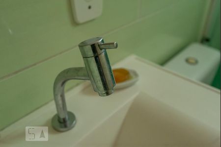 Banheiro de apartamento à venda com 2 quartos, 56m² em Vila Príncipe de Gales, Santo André