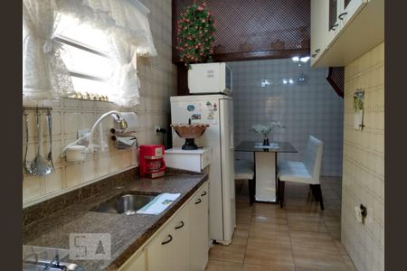 Casa à venda com 125m², 2 quartos e 3 vagas Casa à venda com 125m², 2 quartos e 3 vagasCozinha